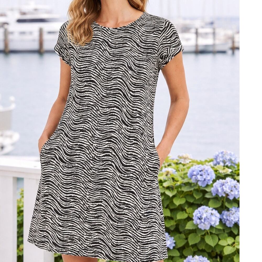 J McLaughlin Silk Dress L Black Animal Print Shift Classic Preppy Chic Pockets
